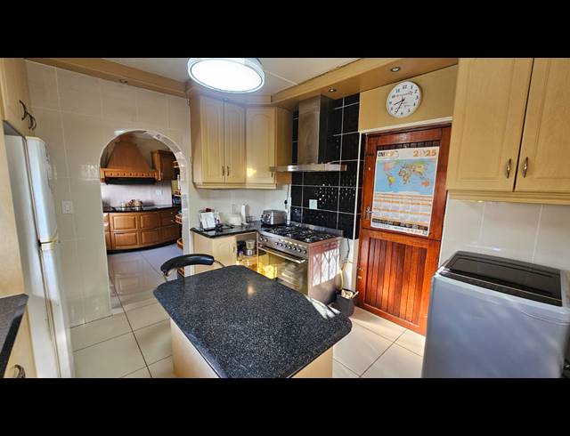 4 BEDROOM FREESTANDING FOR SALE IN RICHEM